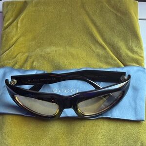 Gucci Black and Gold Sunglasses (gg1062s)